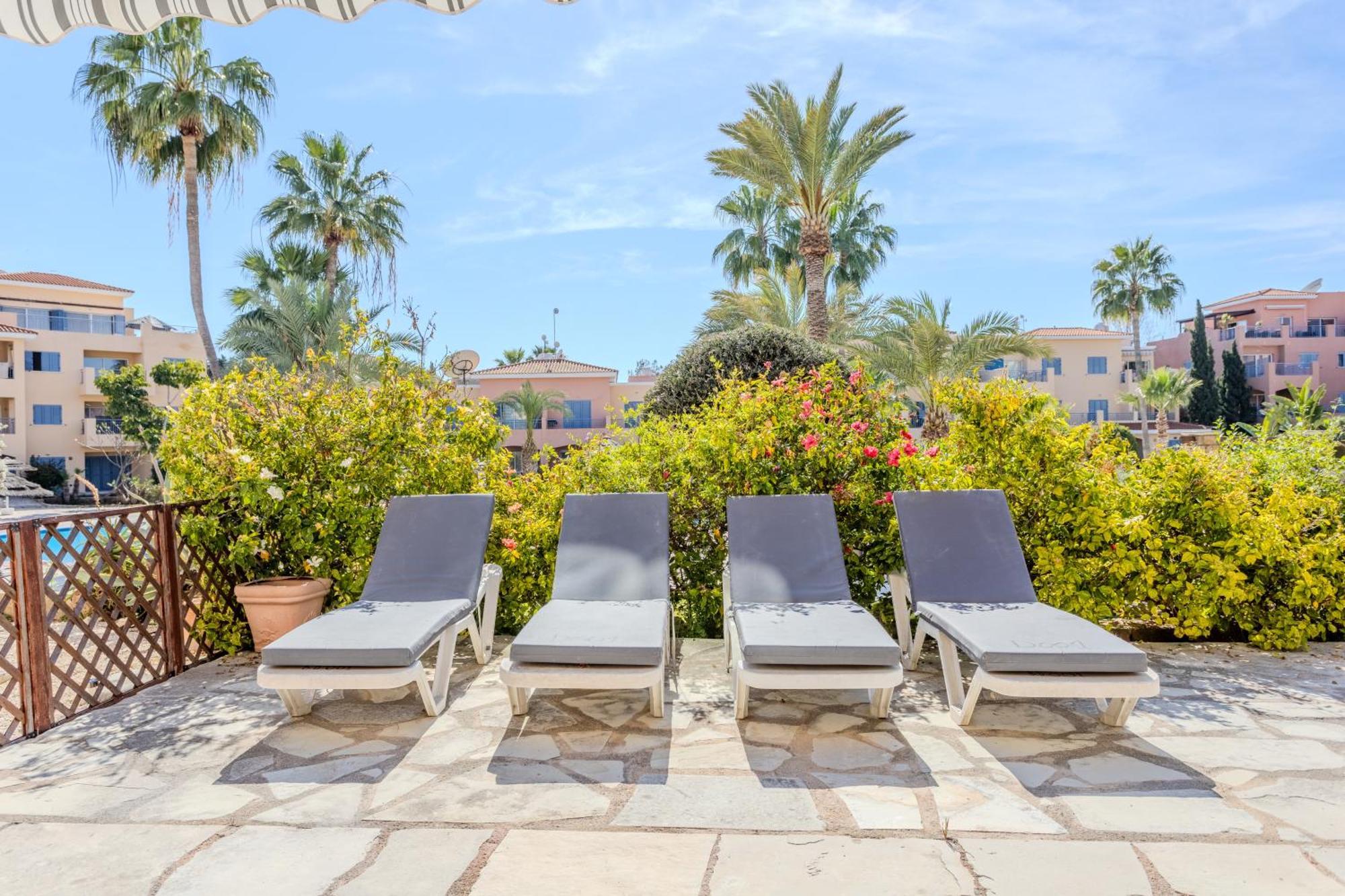 H&O Limnaria Elegance Pool View Apartment Paphos Exterior photo