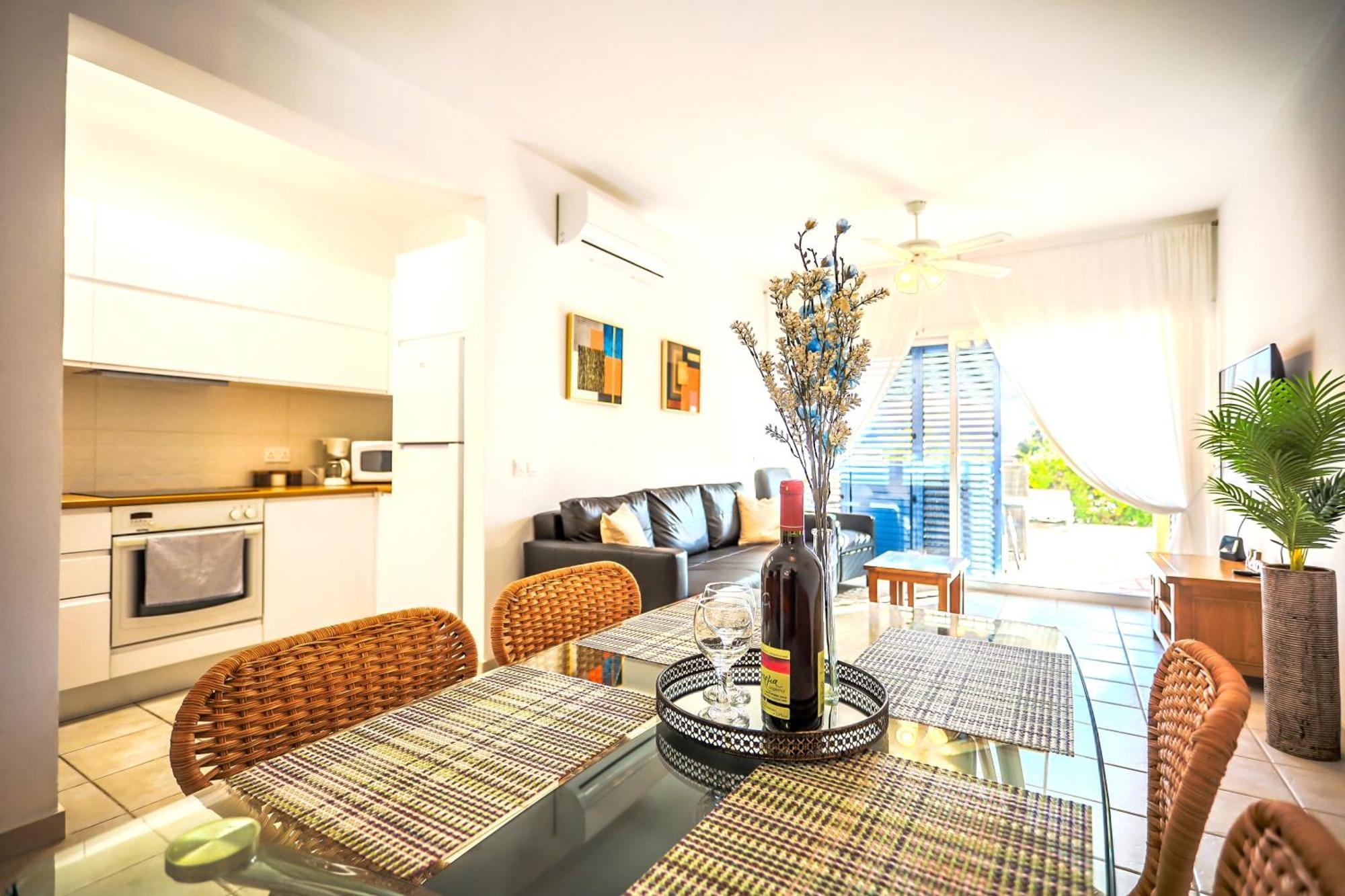 H&O Limnaria Elegance Pool View Apartment Paphos Exterior photo
